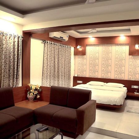 Hotel Regency Jamnagar Exterior photo