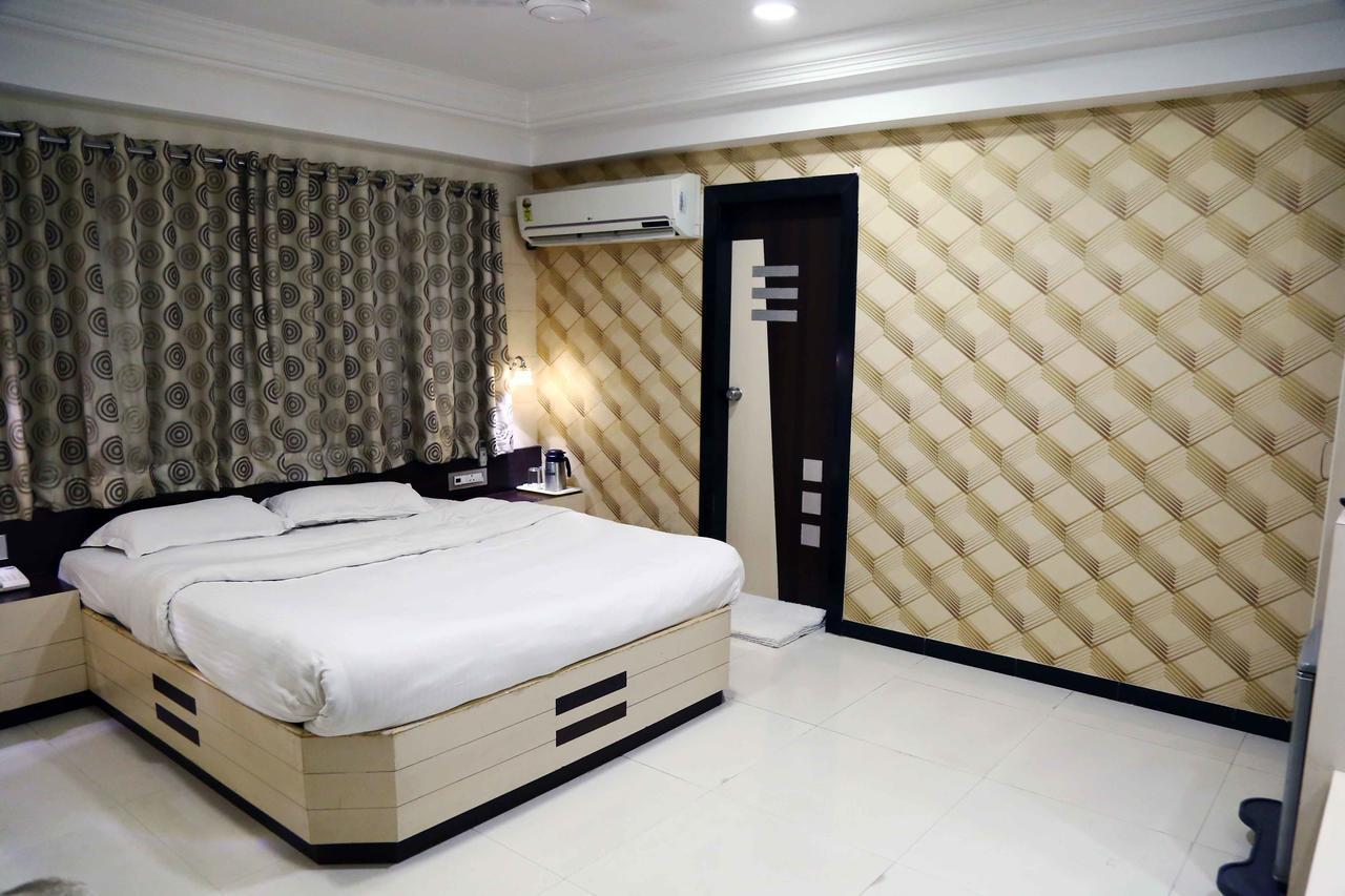 Hotel Regency Jamnagar Exterior photo