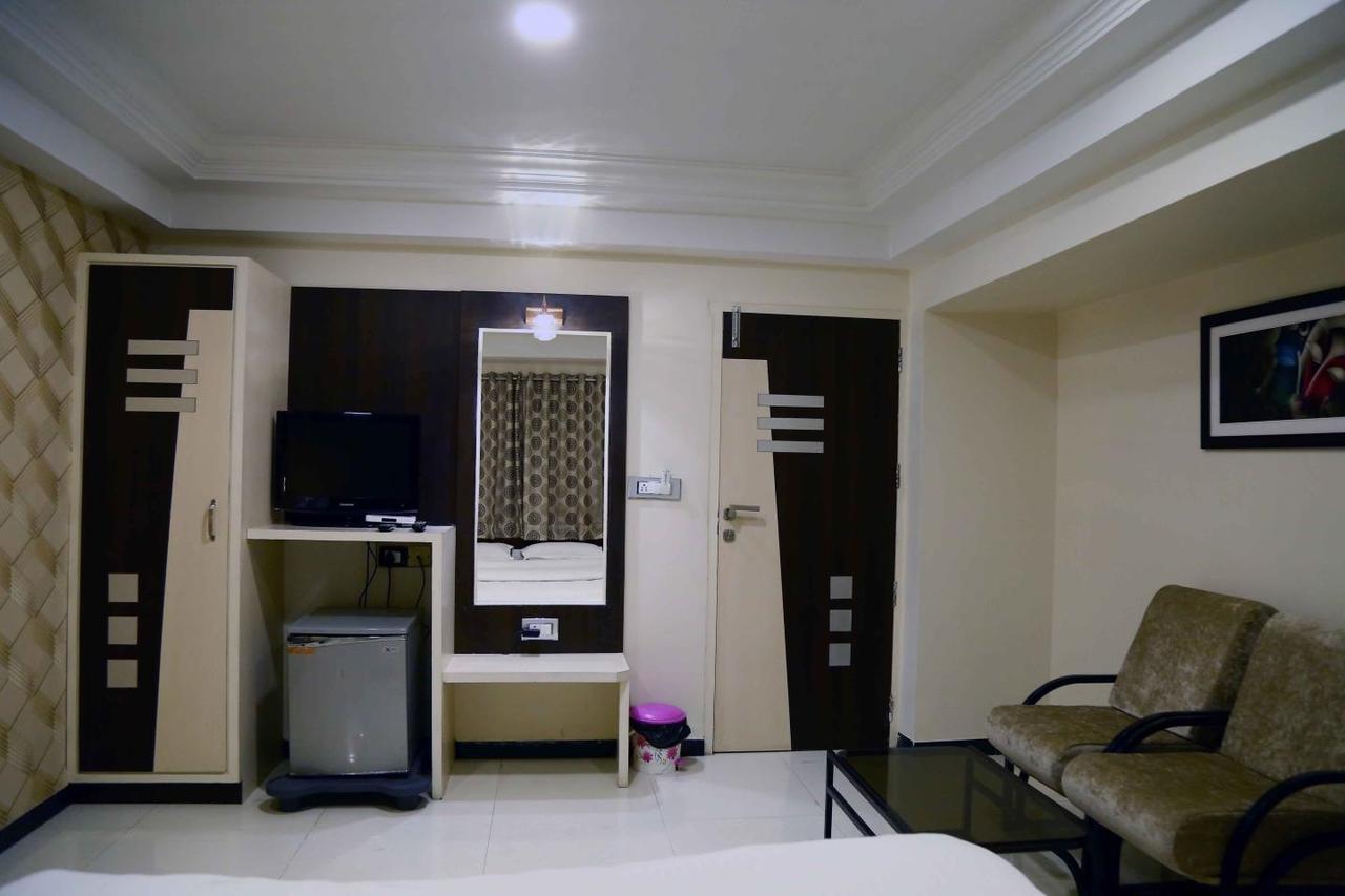 Hotel Regency Jamnagar Exterior photo