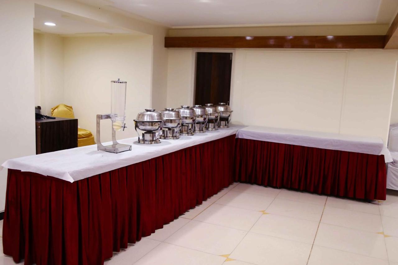 Hotel Regency Jamnagar Exterior photo