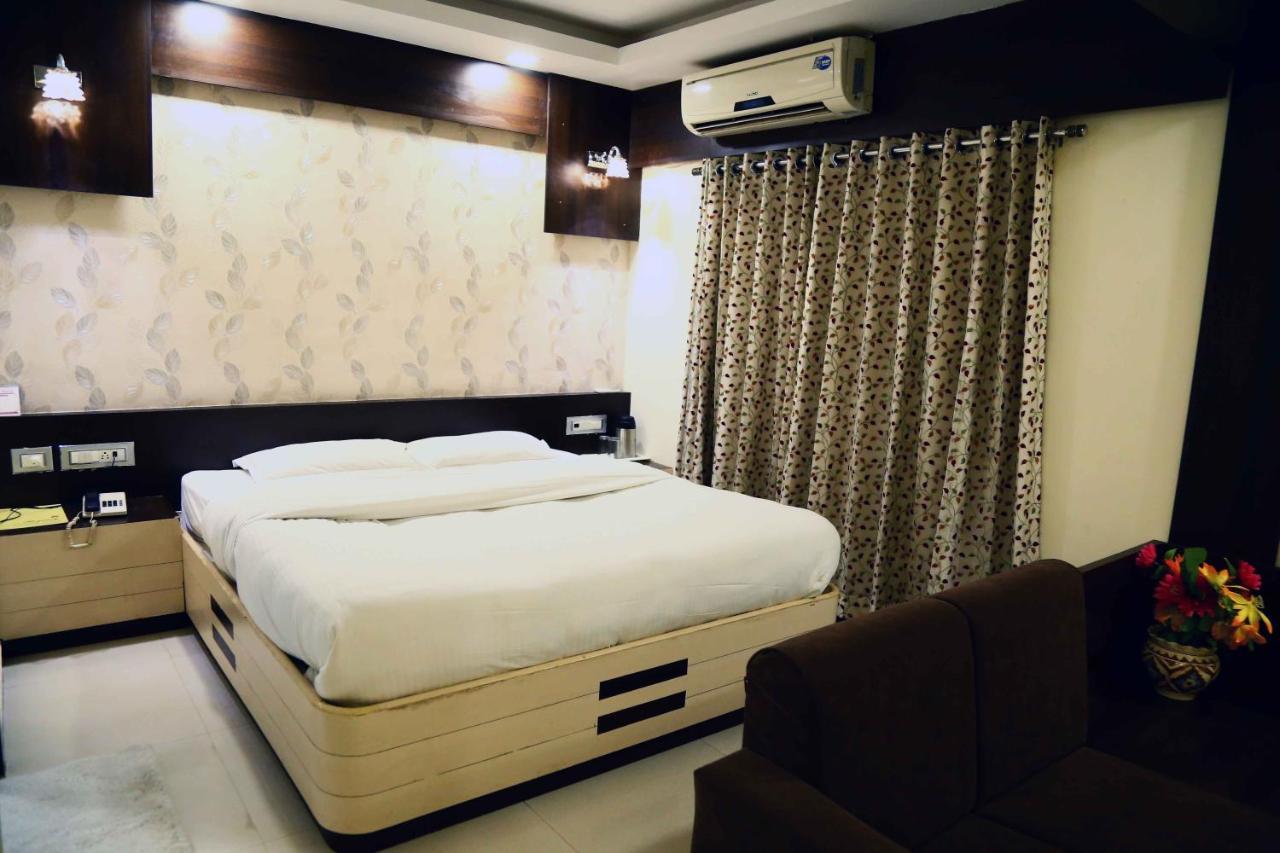 Hotel Regency Jamnagar Exterior photo