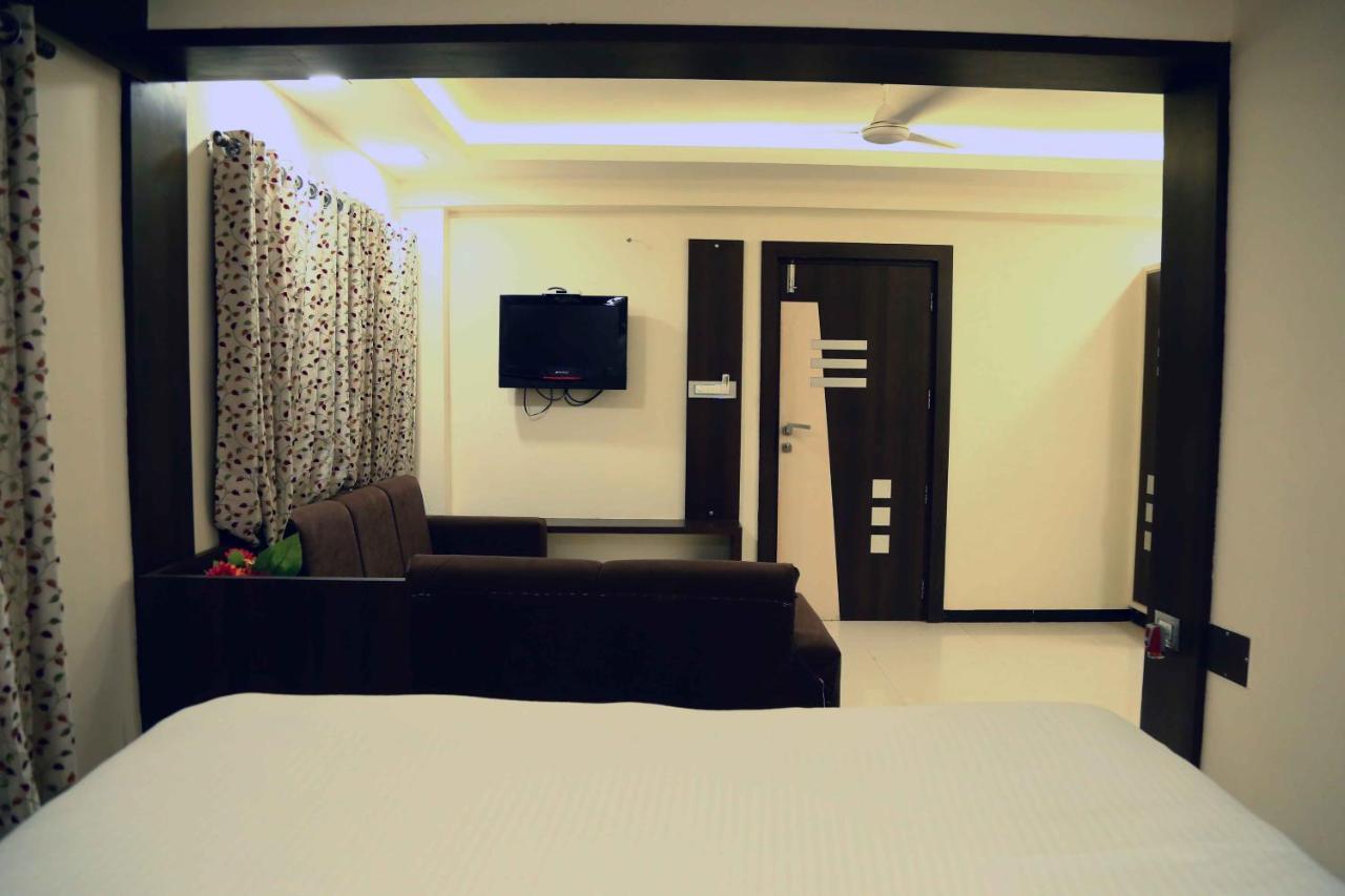 Hotel Regency Jamnagar Exterior photo